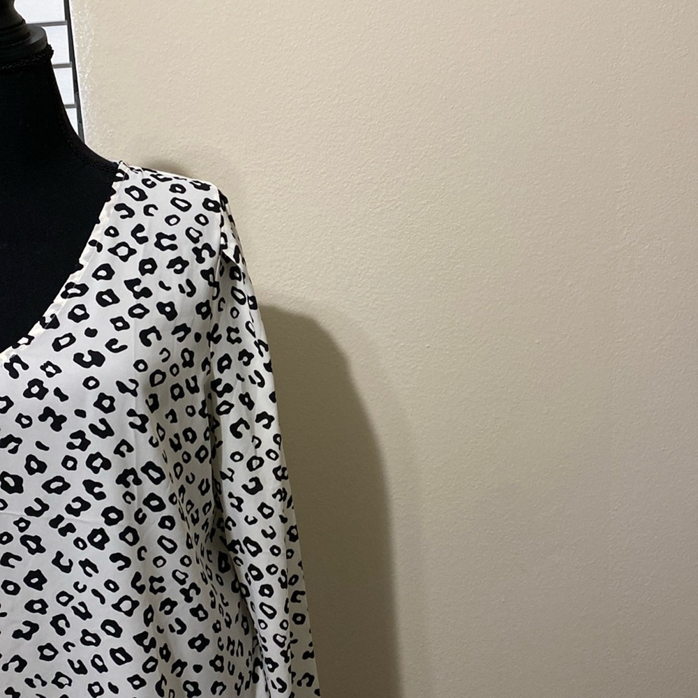 Loft cheetah print mixed media v neck blouse